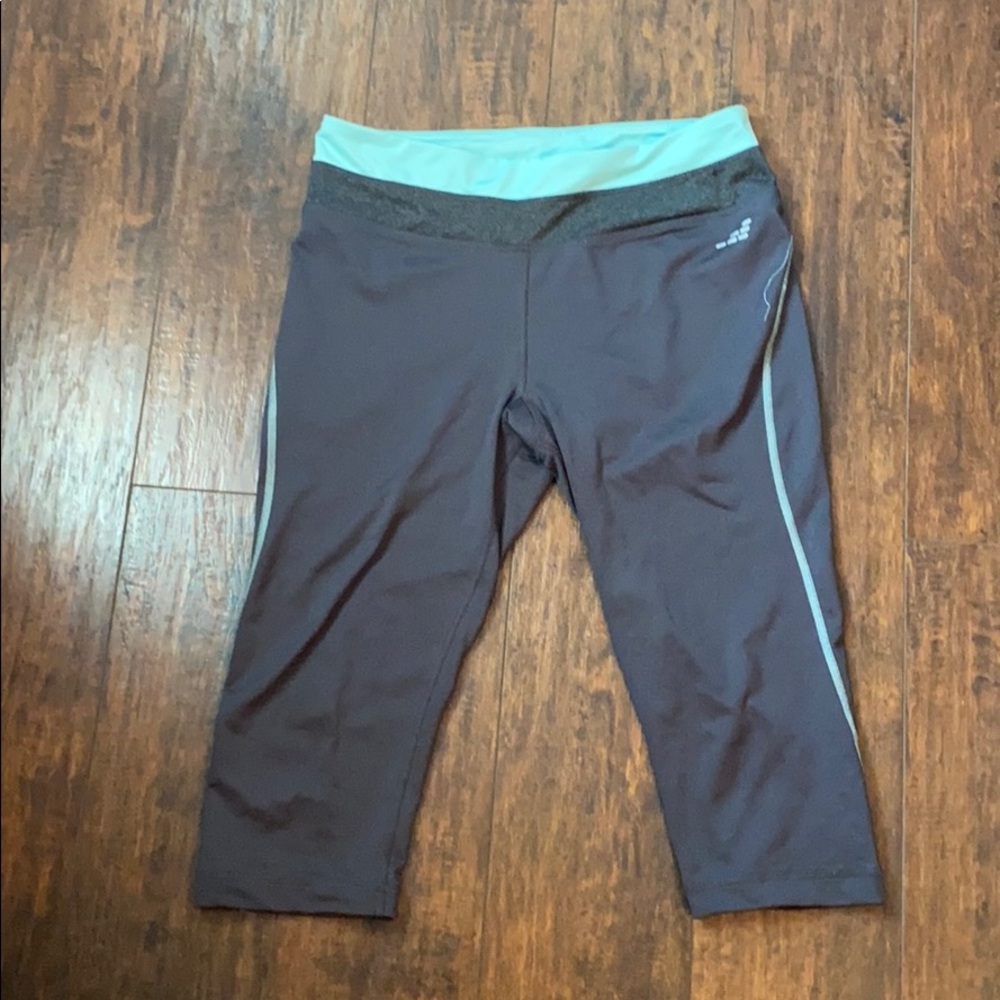 Knee length athletic leggings
